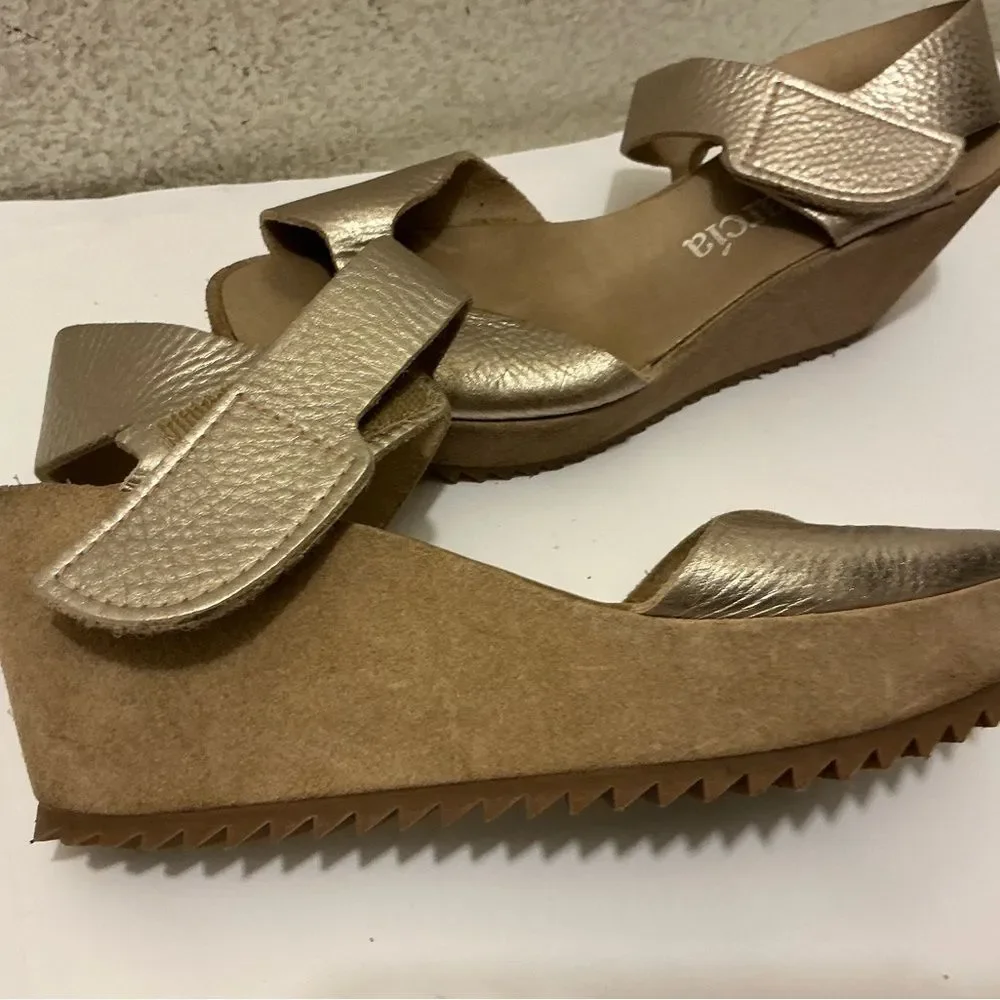Pedro Garcia Metallic Gold Wedge Sandals with Bow Accent size 10N